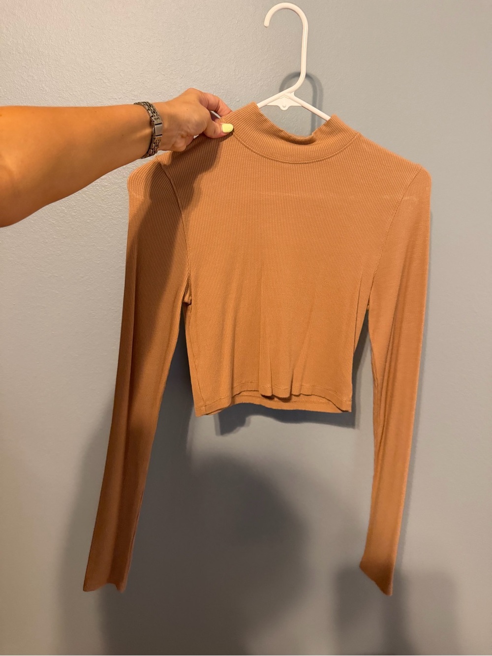 Aeropostale Ribbed Mock Neck Long Sleeve Crop Top - Tan/Camel